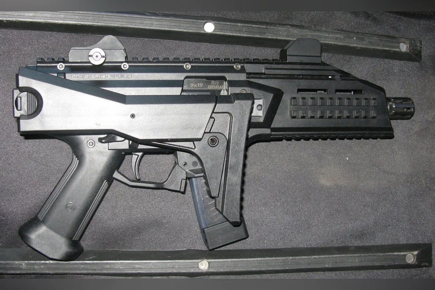 CZ Scorpion EVO 3 S1 w 9 mm, prawa strona