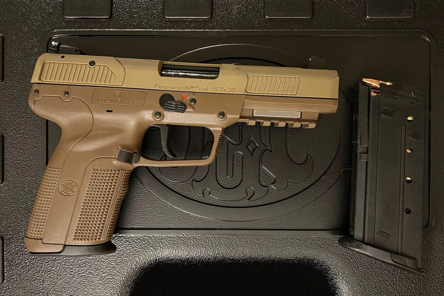FN Five-seveN w wersji FDE (wcześniejsza generacja, bez frezu pod kolimator)